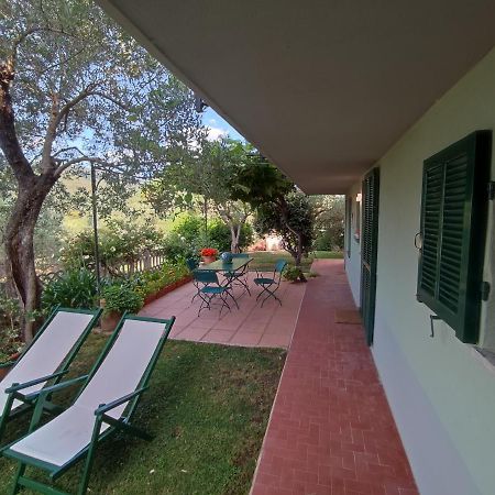 Independent Apartment With A Fabulous Patio - Casa Penny Cisano sul Neva Eksteriør billede